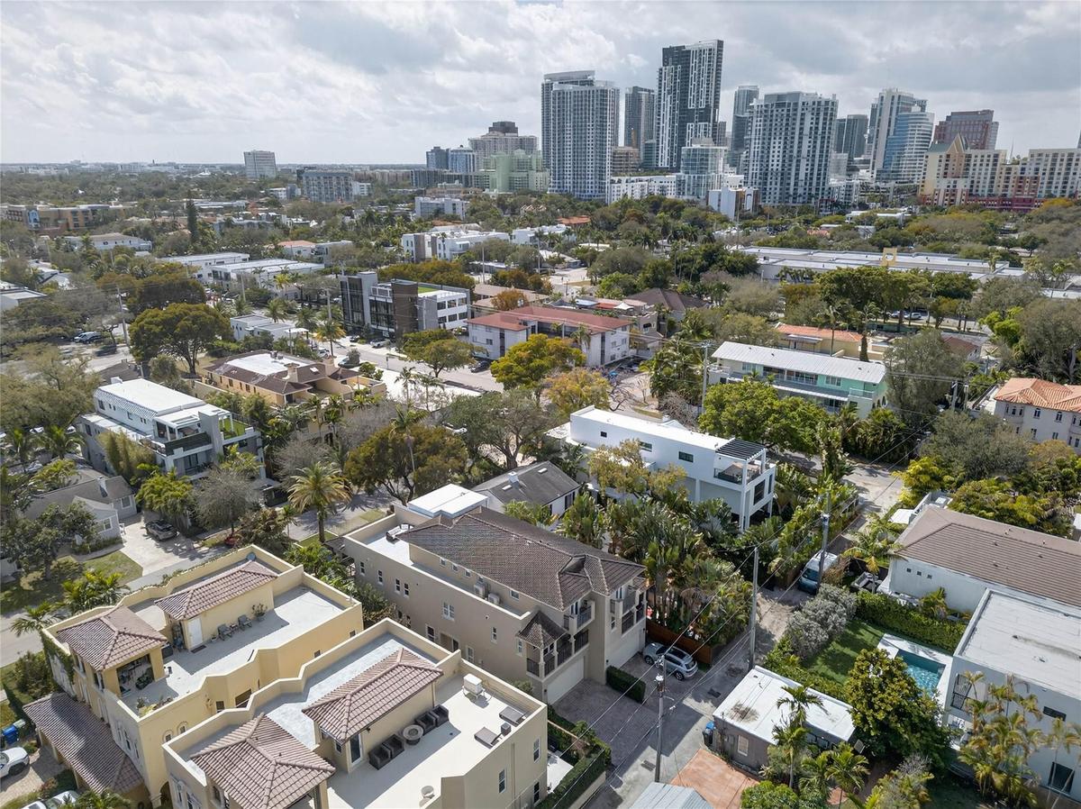 Victoria Park Townhome walking distance (10min) to Las Olas