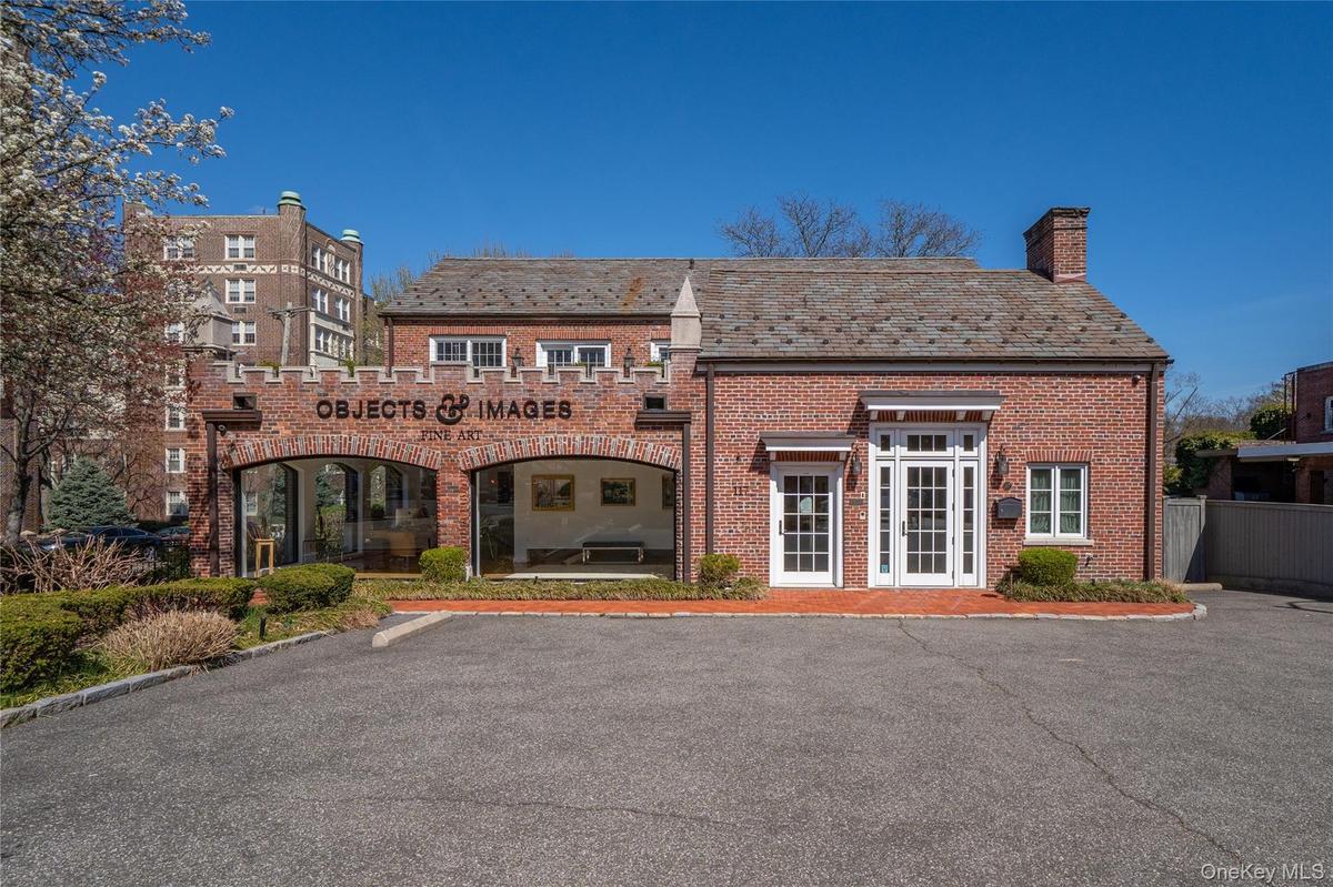 Welcome to Bronxville Village. View of Retail Upper Art Gallery, Two separate entrances shown (gallery entrance and office main lobby entrance)