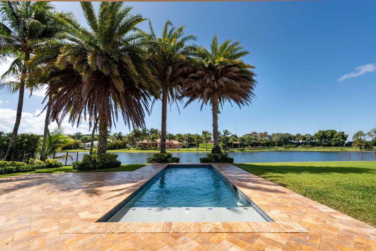 Pool view to Lake