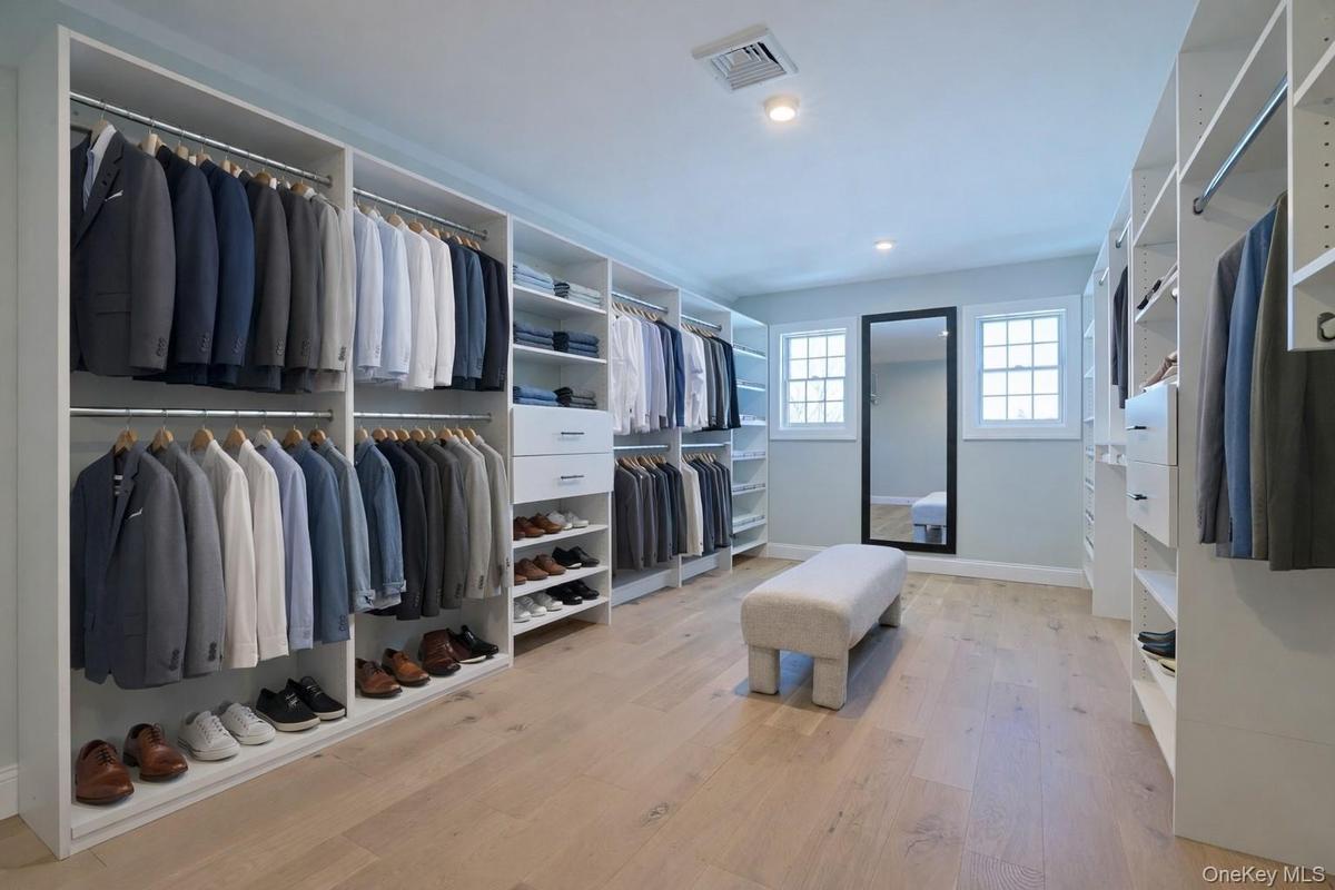 Virtually staged builder sample photo; for illustrative purposes only, finishes and layout may vary.