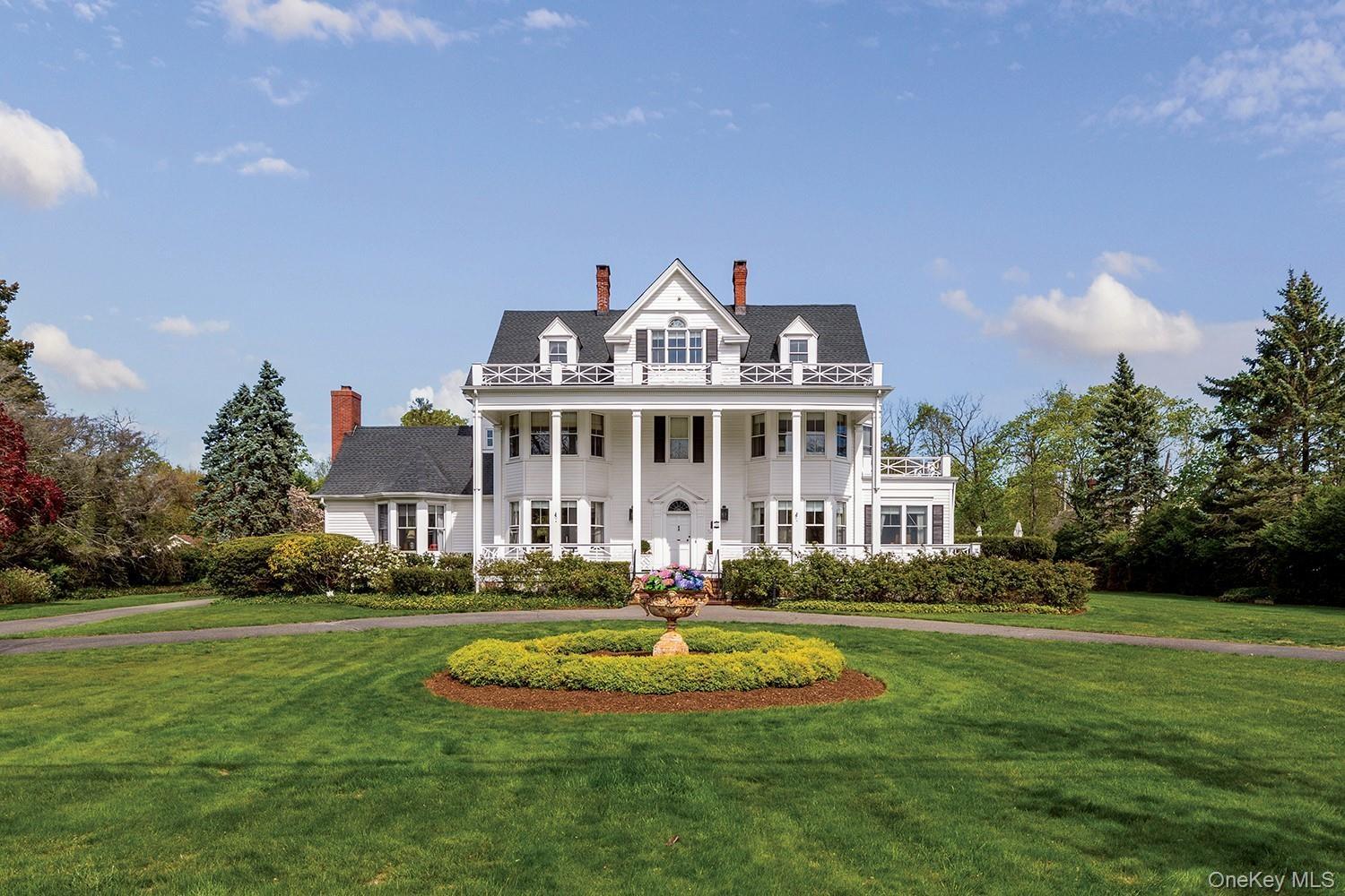 Federal Style Home in Estate Area of Bay Shore