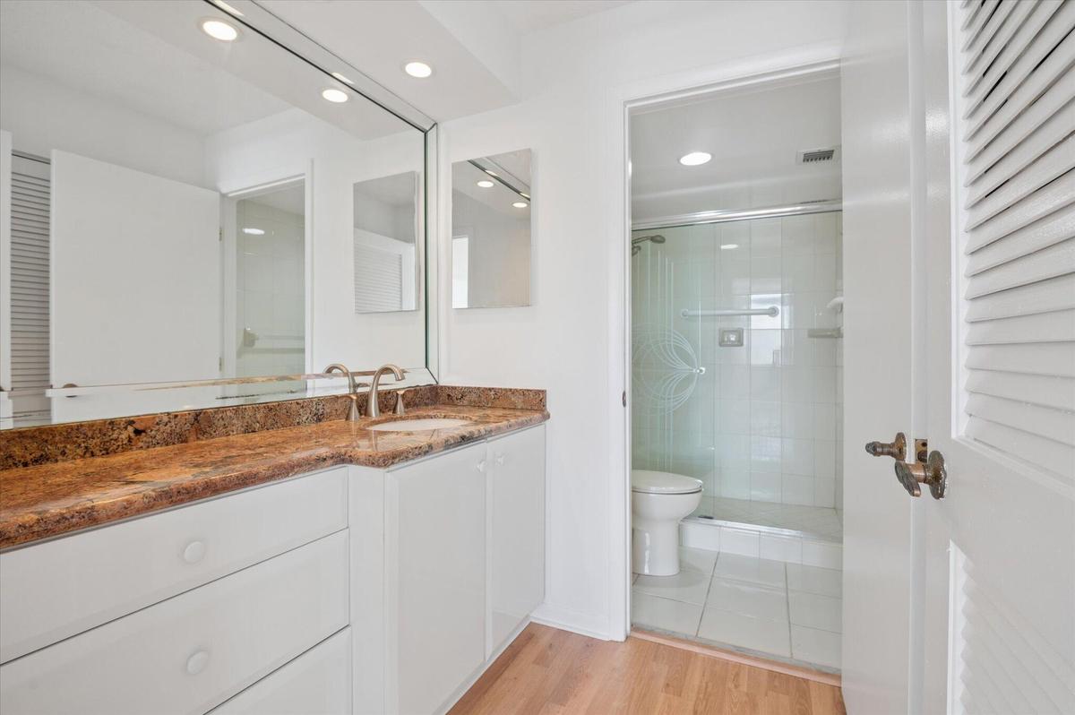 PRIMARY BEDROOM EN-SUITE BATHROOM.