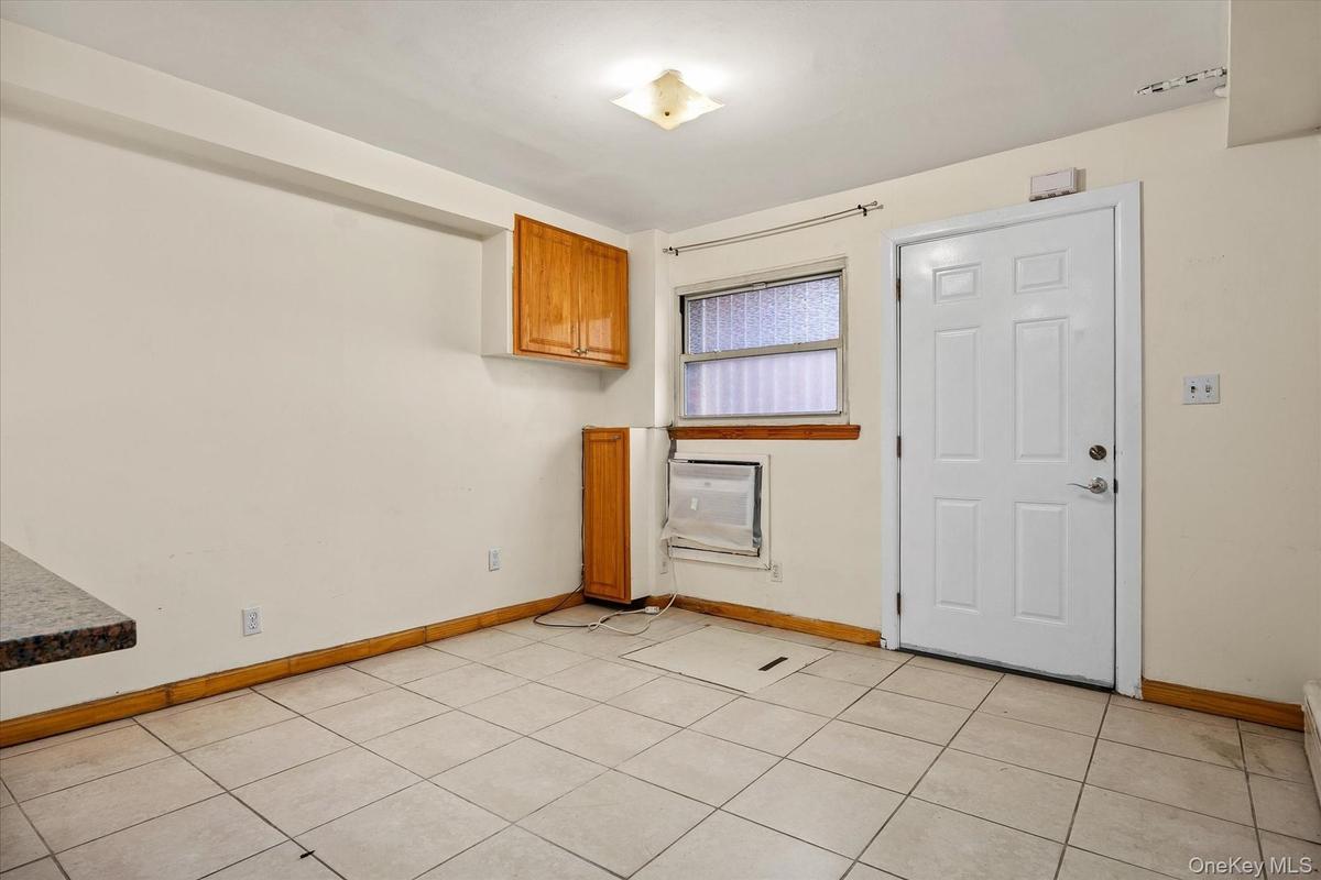 1st Floor walk-in entrance