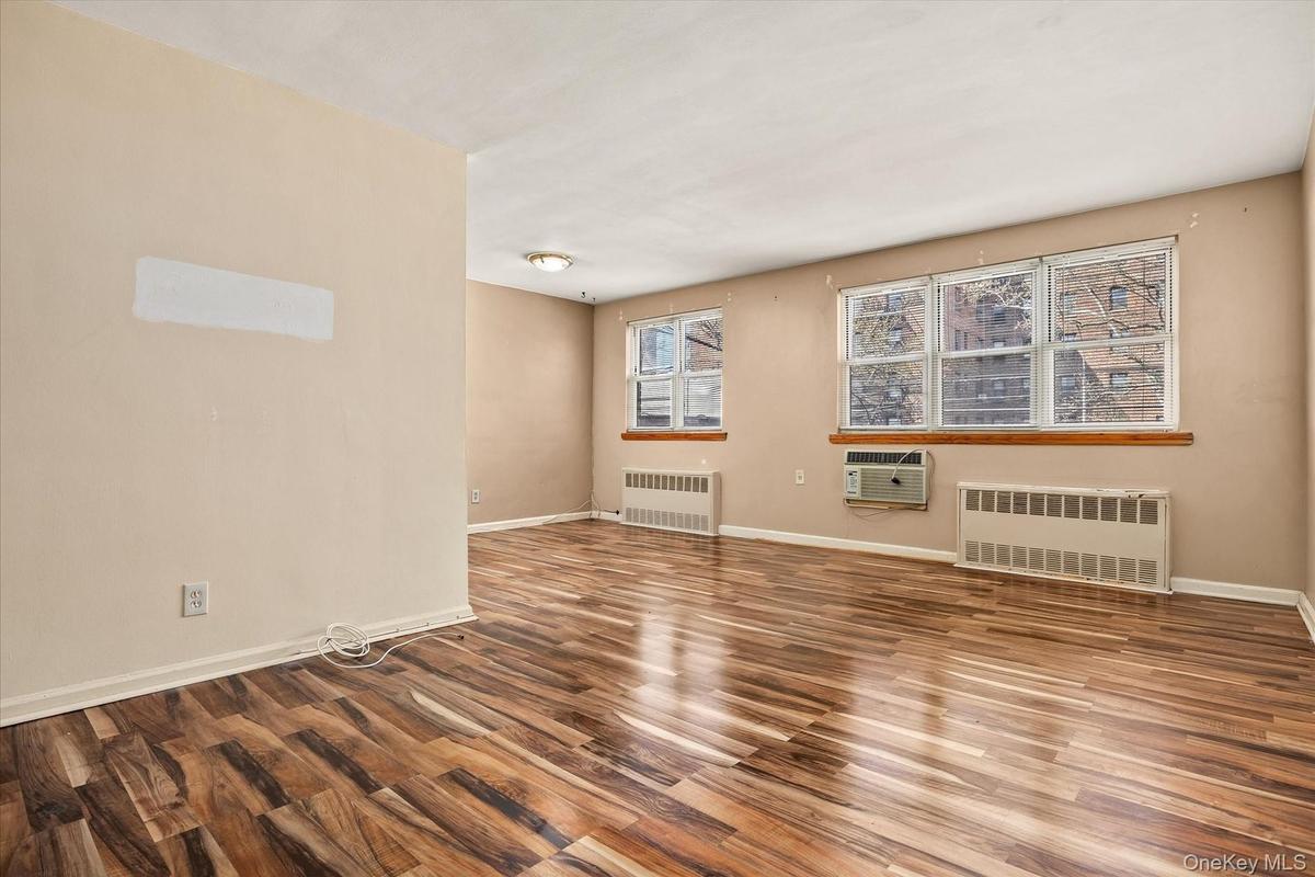 2nd Fl Looking to dining area