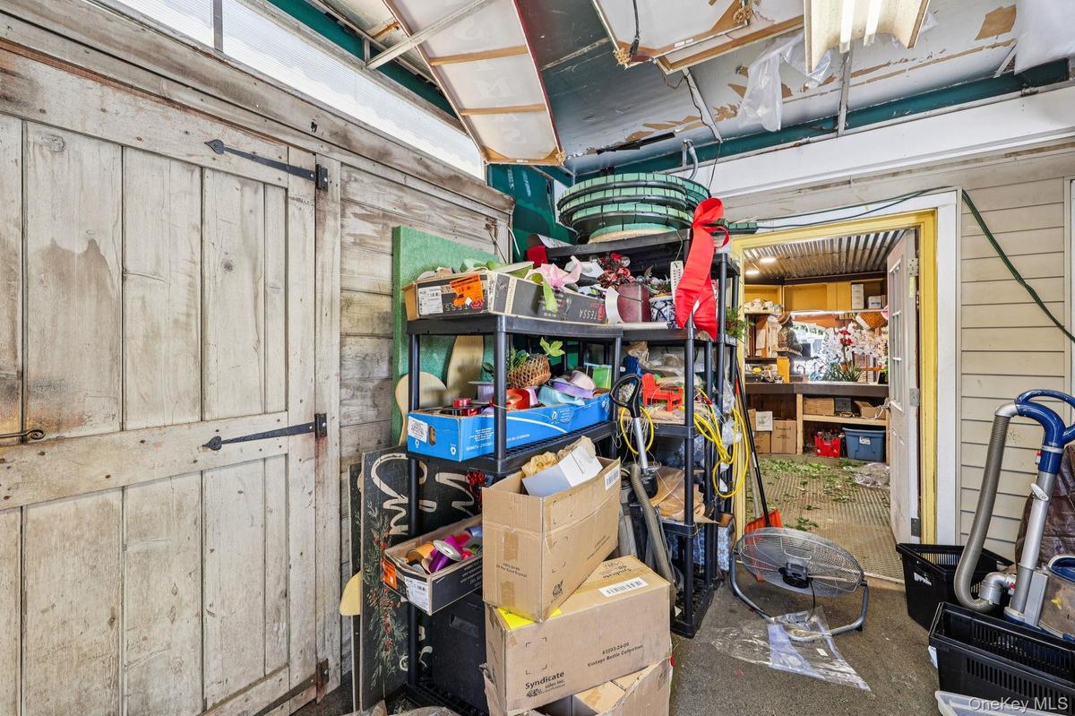 Storage and back walk-in refrigerator