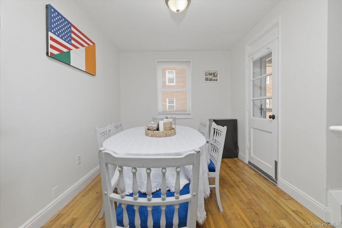 Gracious dining area w terrace access