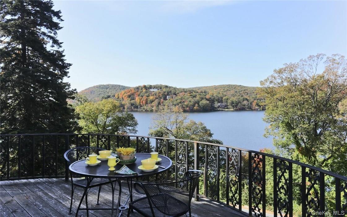 Second floor deck facing Tuxedo Lake