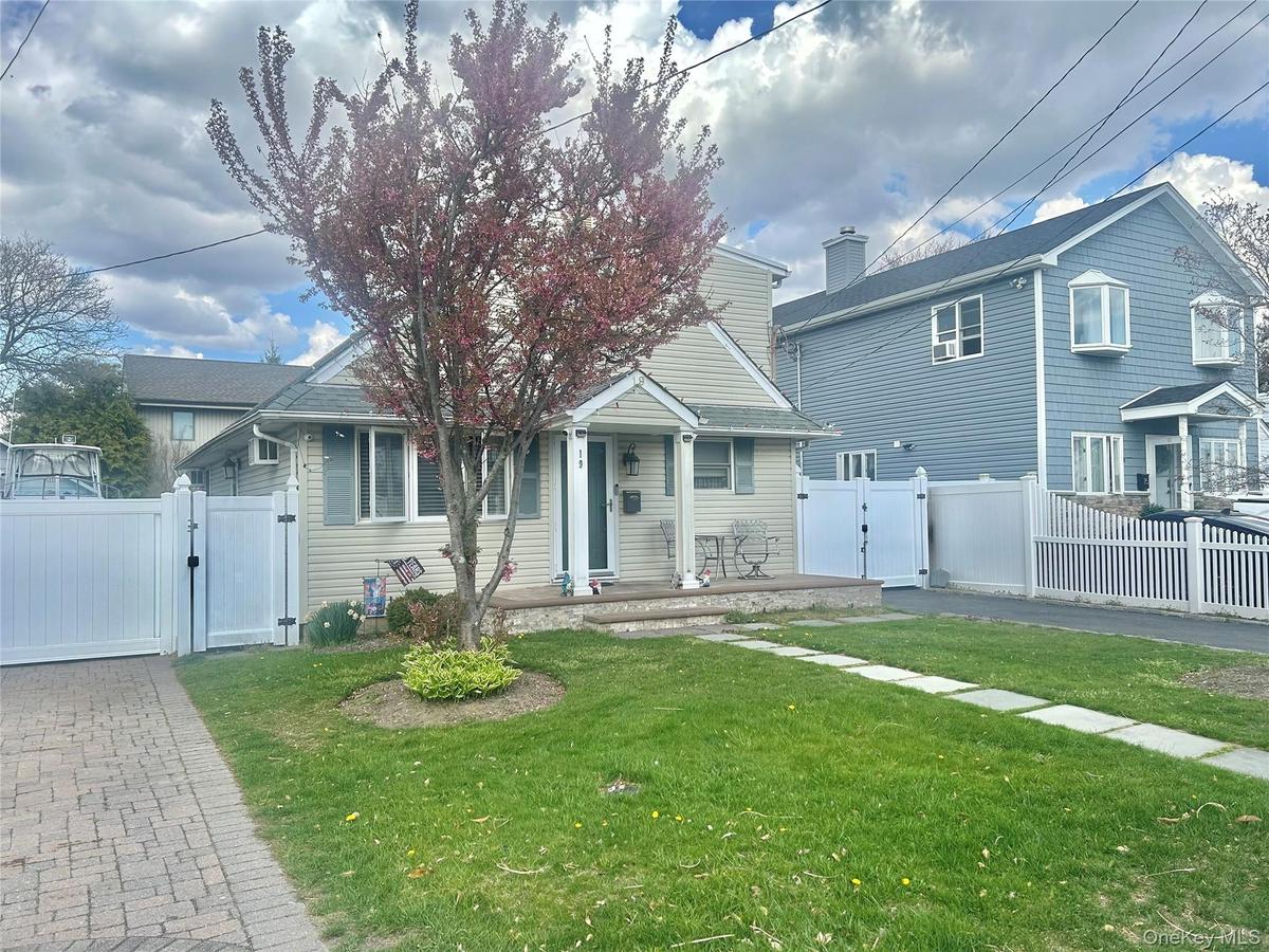 Fully Expanded Cape in desirable Frederick Shores Community!