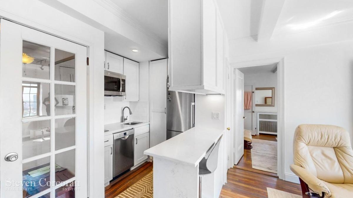 Foyer Doors/ Kitchen