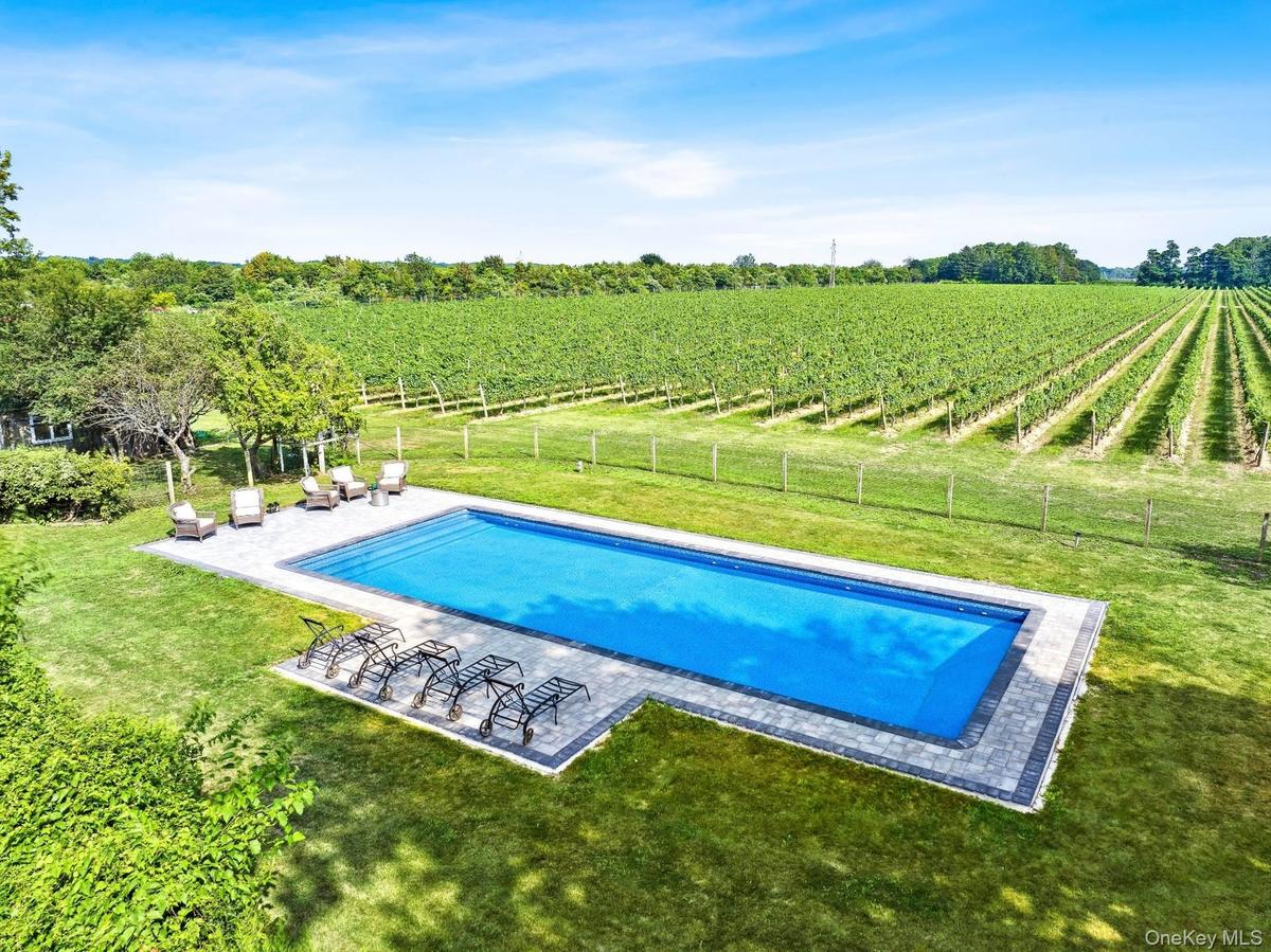 2600 Oregon Road, Mattituck