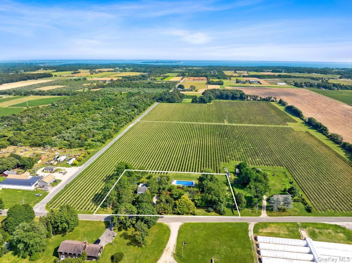 2600 Oregon Road, Mattituck