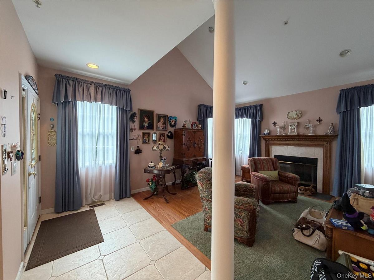 Welcome entrance, with Living room, and fireplace