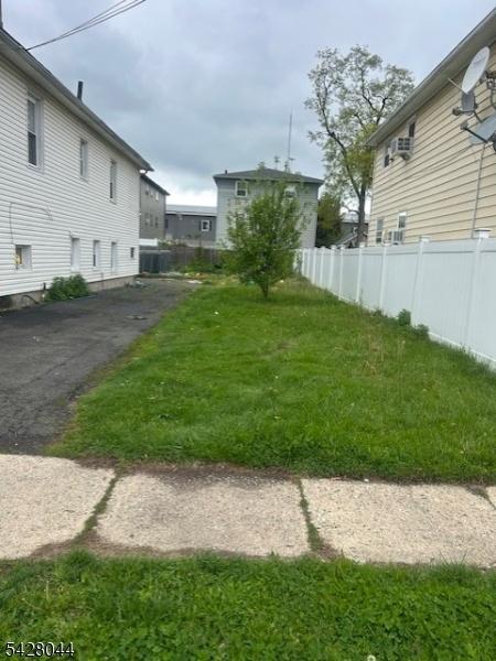 DRIVEWAY RIGHT SIDE