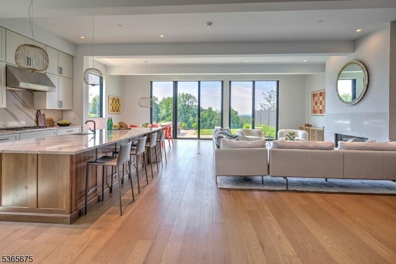 Captivating Views on 3 Levels