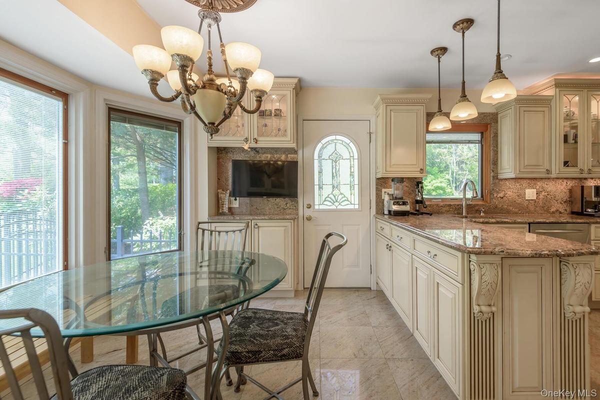 Breakfast Area in Kitchen