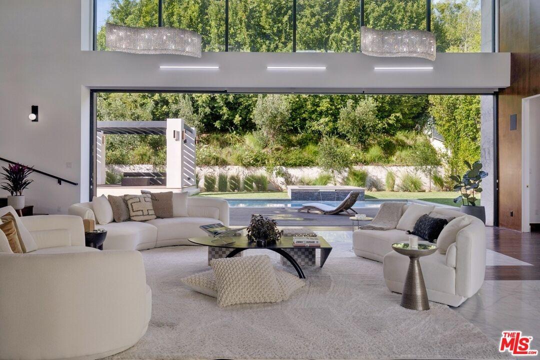 Great Room Looking to Grounds
