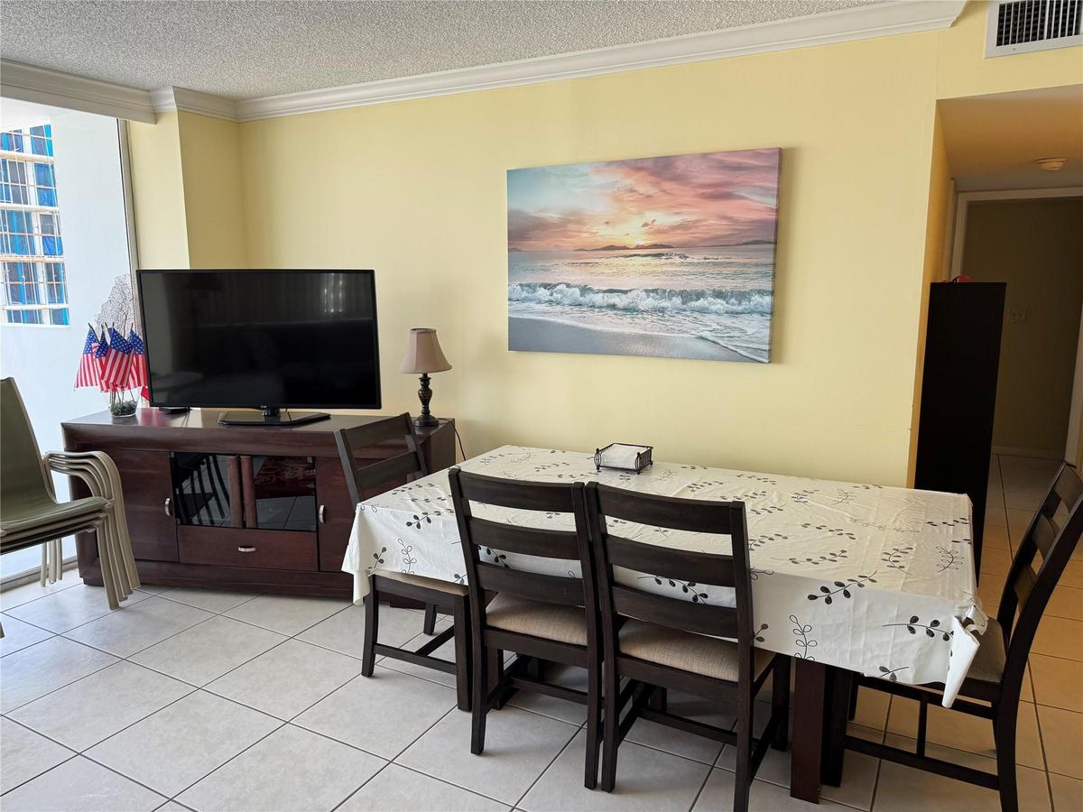 living/dining area