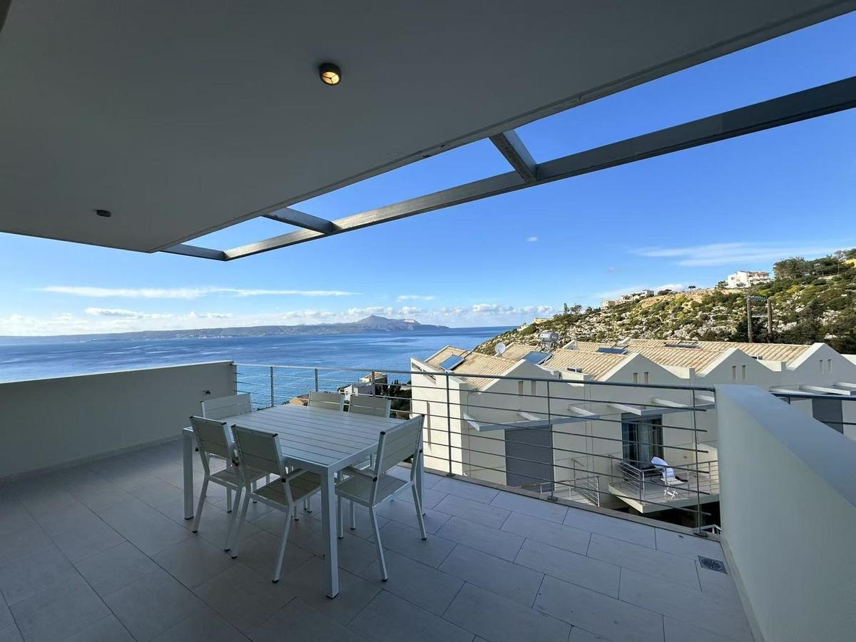 SEMI-DETACHED HOUSE IN CHANIA