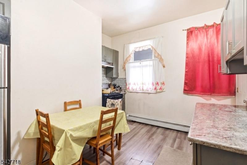 Apt 1 kitchen
