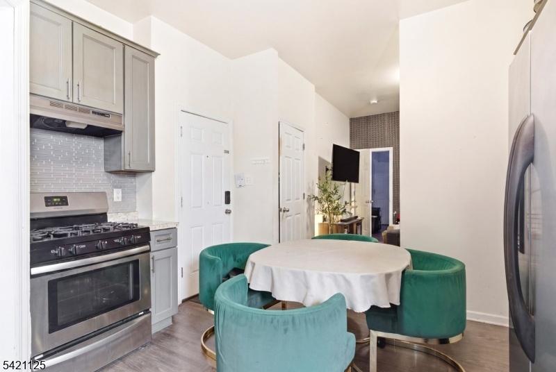 Apt 1