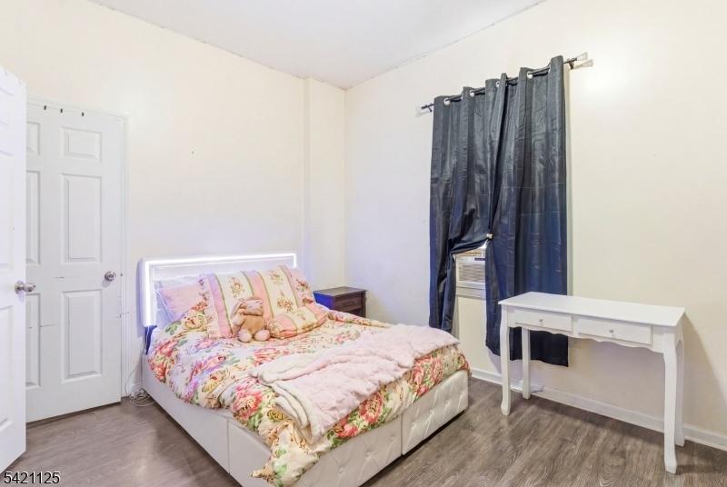 Apt 1