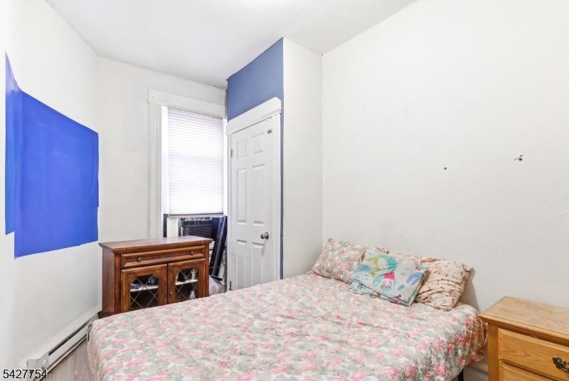 Apt 1