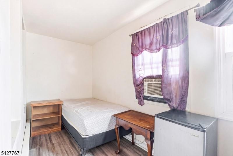 Apt 1