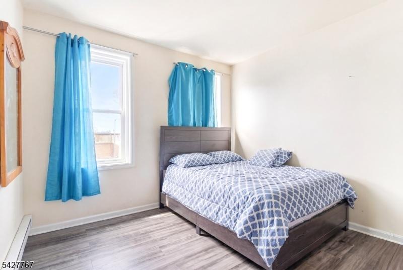 Apt 1