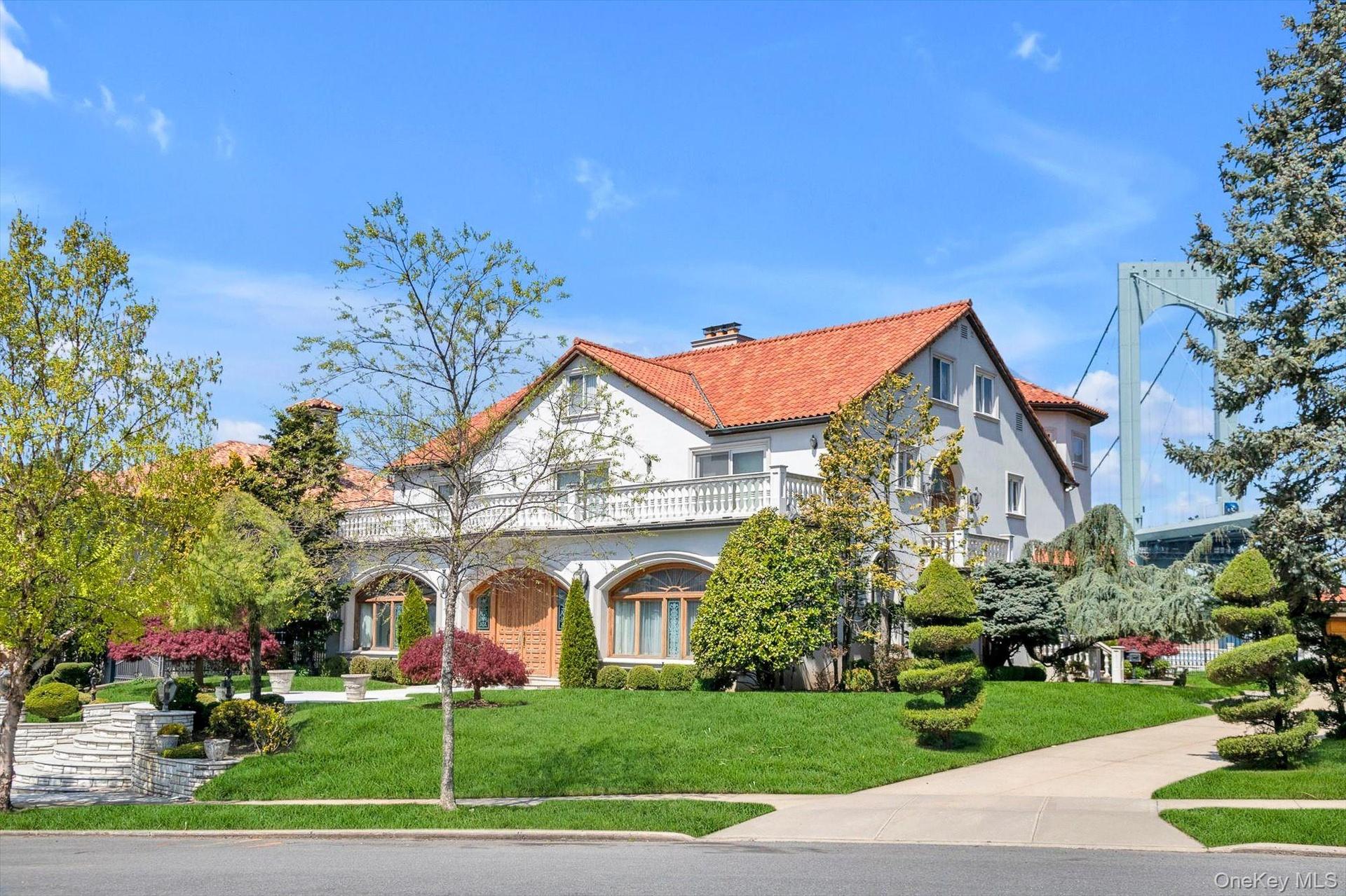 Sits on 128x176.5 Waterfront lot
