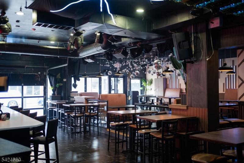 Dining & Lounge Space