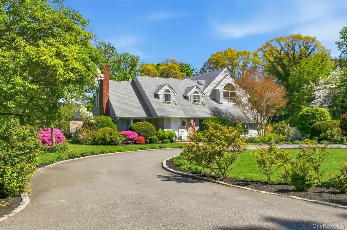 welcoming circular driveway