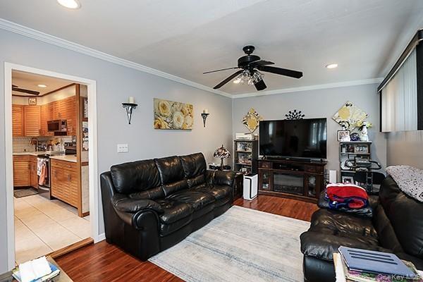 Large Living Room.