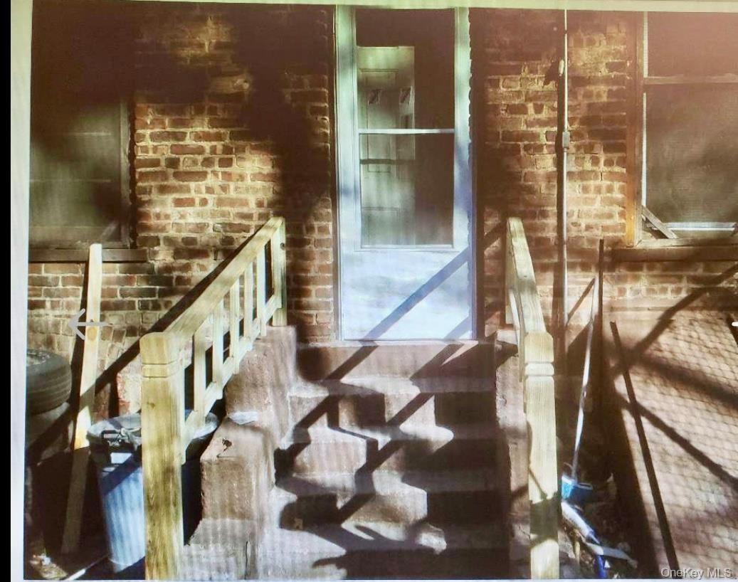 Rear Private  entrance to 1st floor Apt