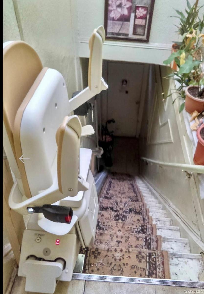 Lift to 2nd floor Apt