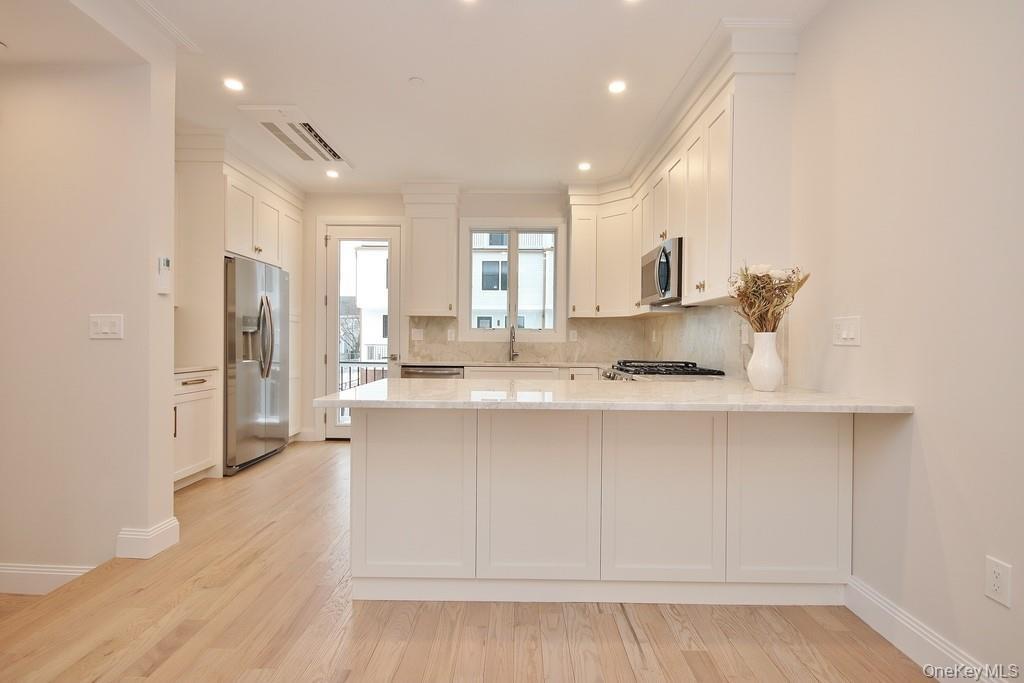 Another view of the kitchen.