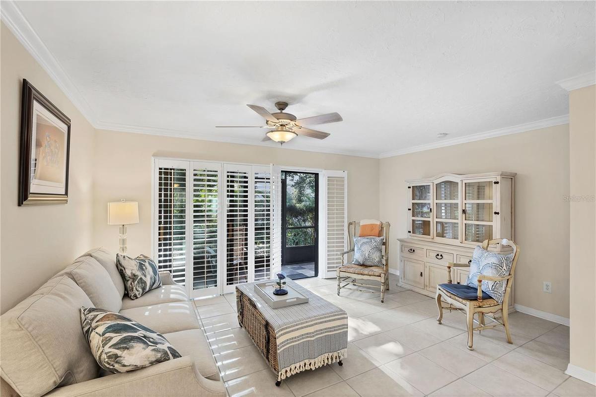 Living area with private tropical garden views, screened in lania and walk out