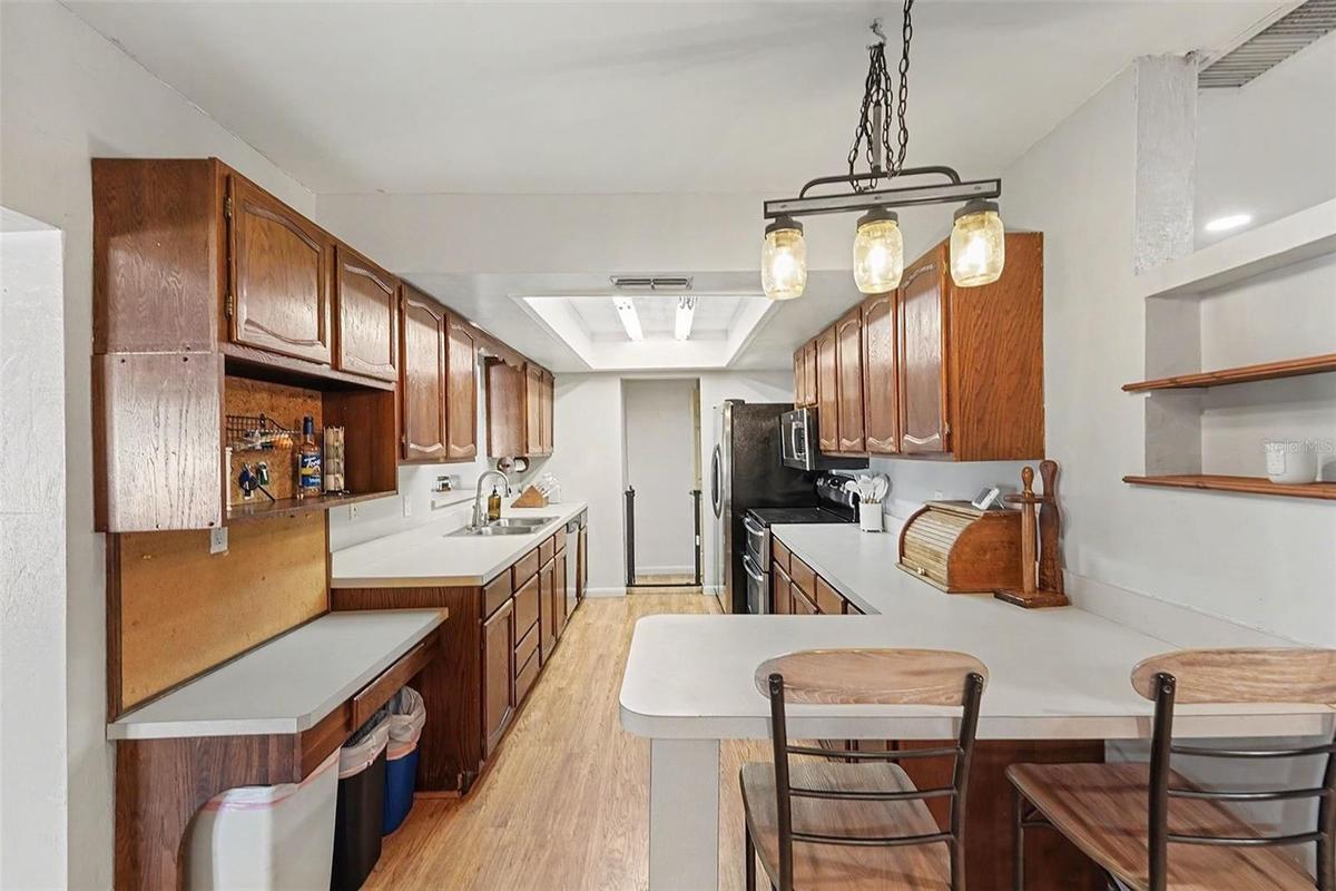 Kitchen w/Breakfast Bar
