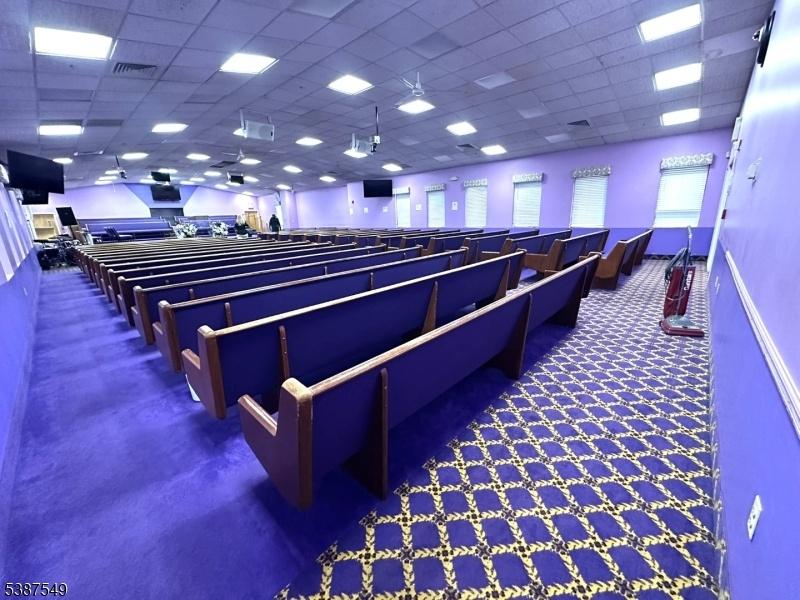 32 pews