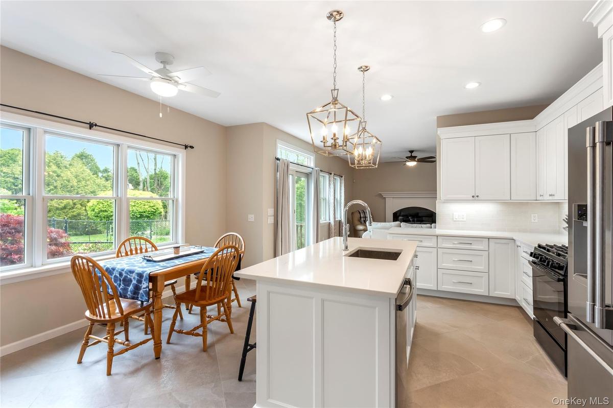 Newly Renovated Eat in Kitchen