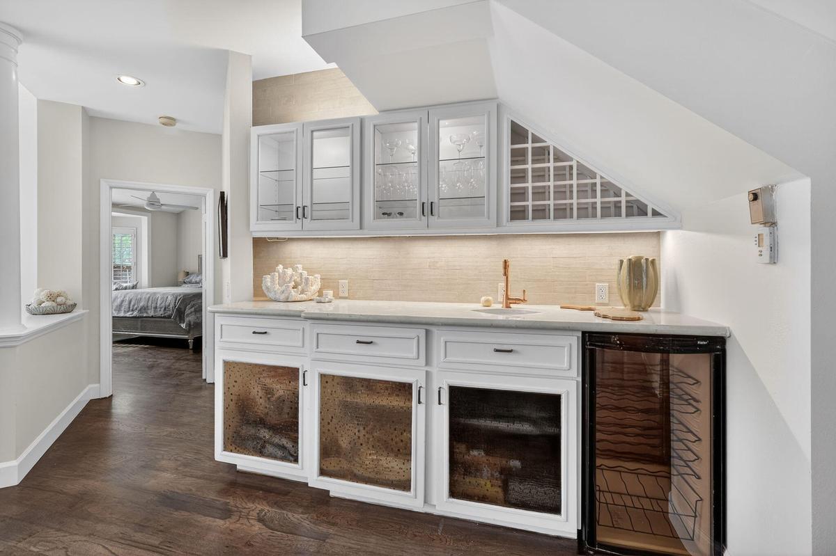 WET BAR