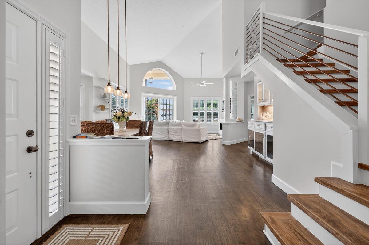 DINING & LIVING AREA