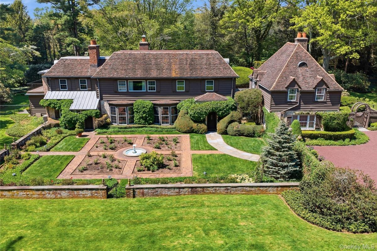 285 Piping Rock Road Exterior including garden