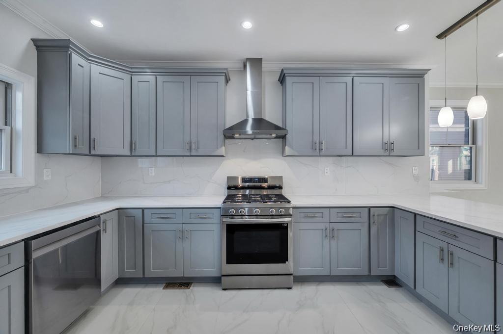 Eat-In Kitchen