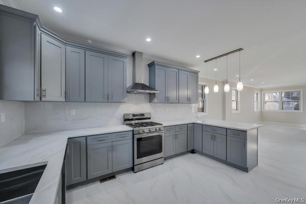 Eat-In Kitchen