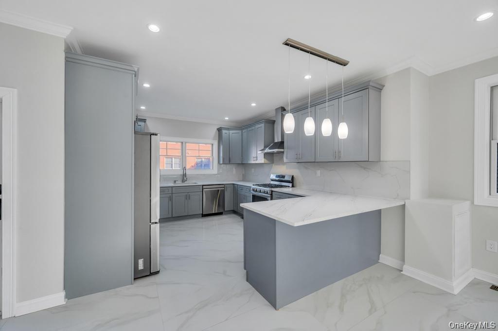 Eat-In Kitchen