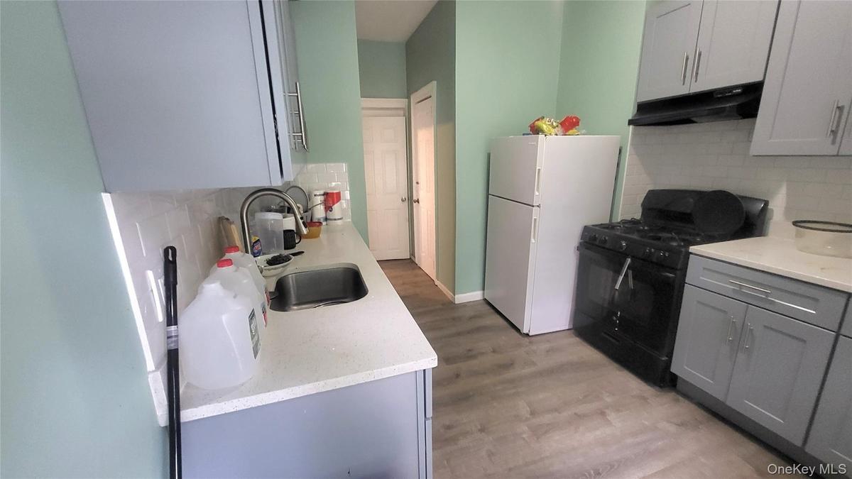 APT 1W>>Entry Is In Back of Bldg