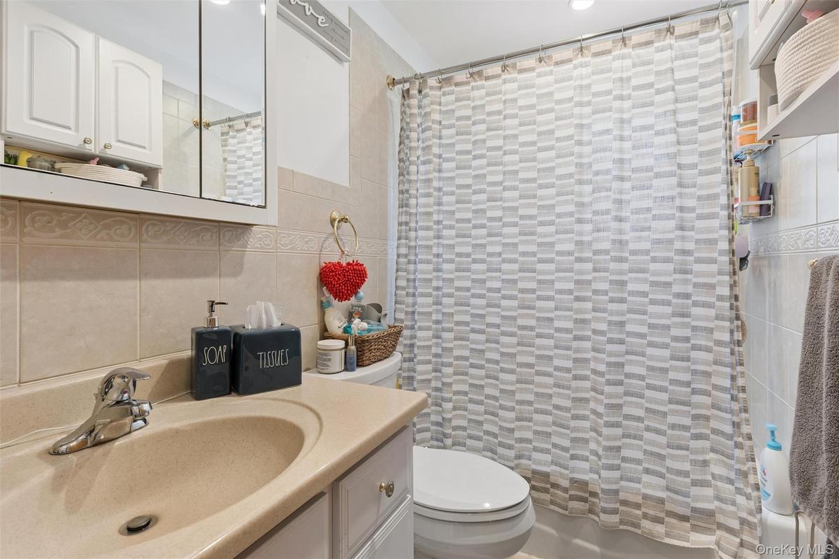 1st Floor Full Bathroom