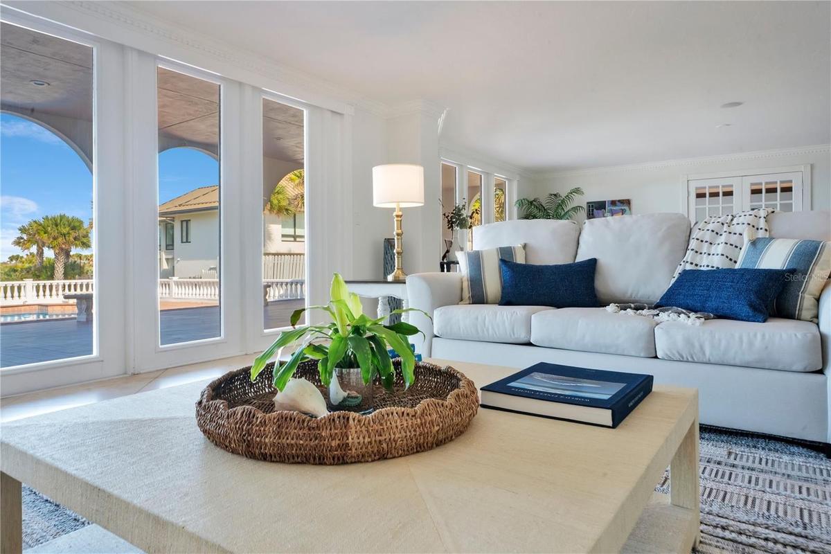 Living room 6