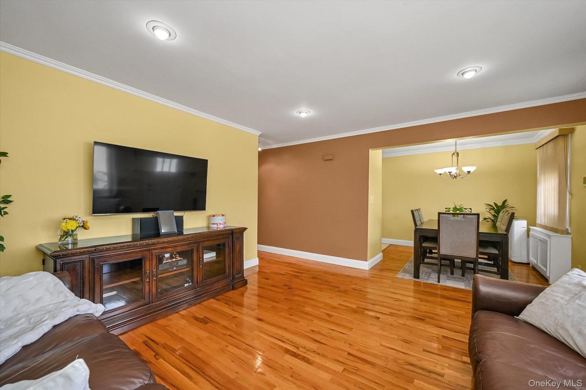 1st floor Living Room