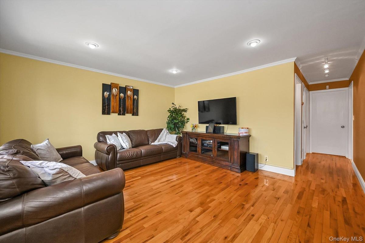 1st floor Living Room